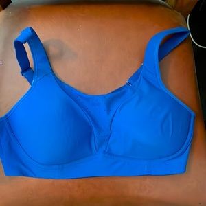new without tags Lululemon bra 38C